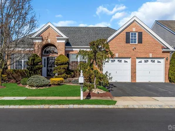 121 Country Club Dr, Monroe Township, NJ 08831