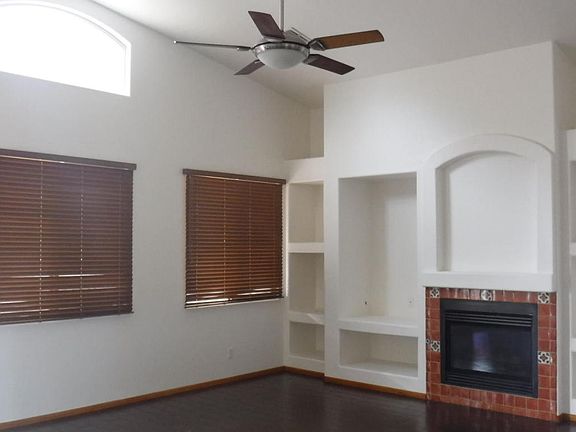 3rd image of 3027 W Calle Leonido