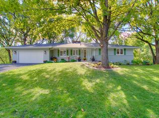 2136 Sheridan Hills Rd, Wayzata, MN 55391