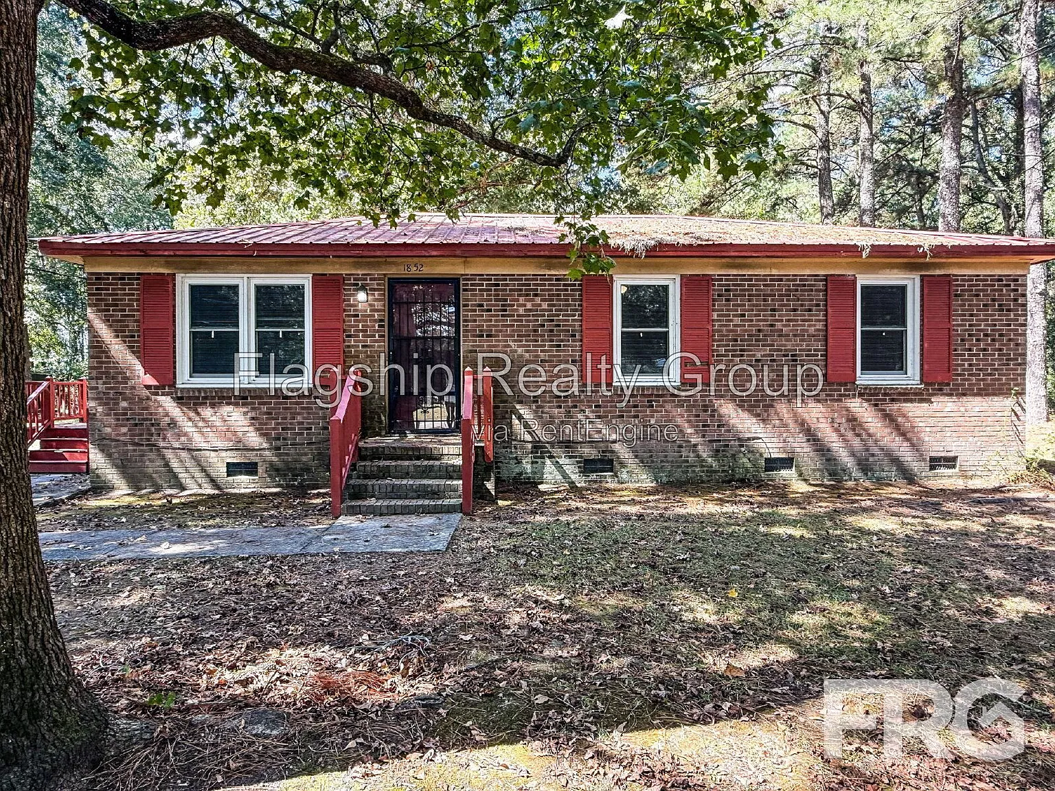 3 bed, 1.0 bath, 1025 sqft, $1,400 — Photo 3