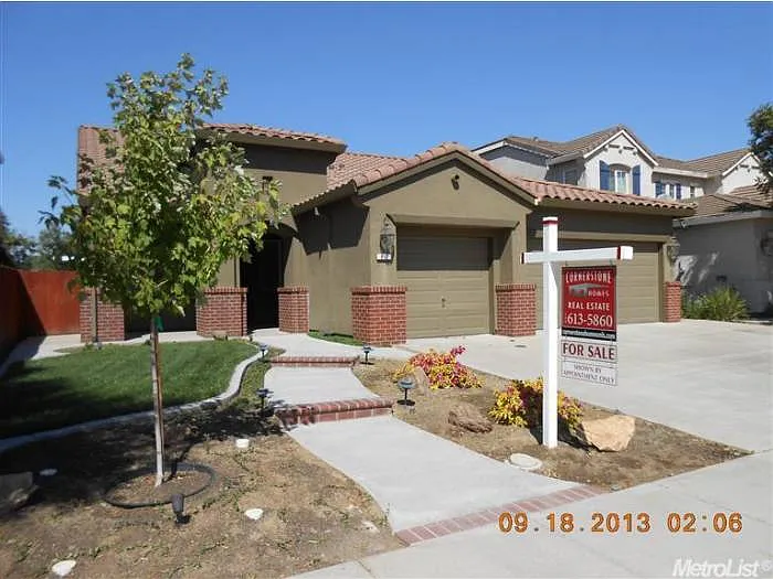 817 Hometown Way photo 1