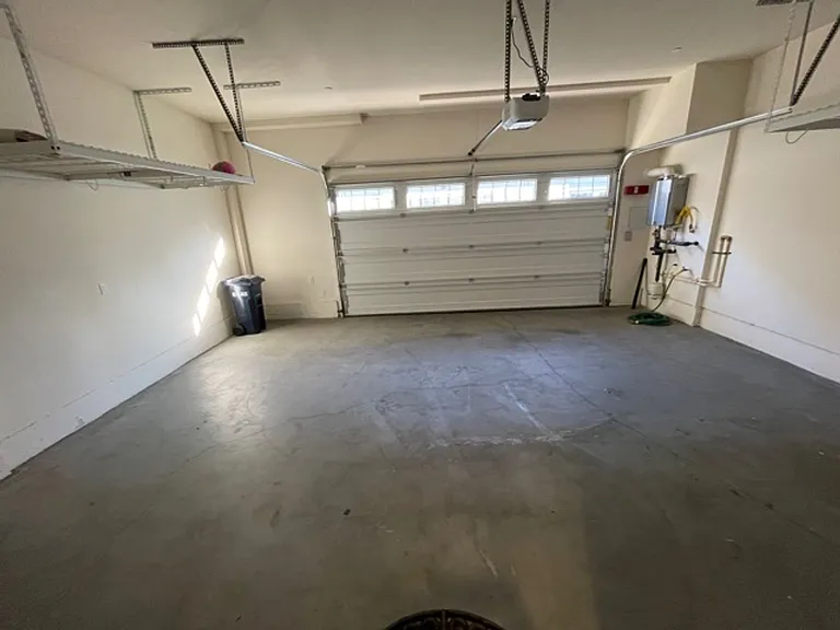 1053 Catalina Dr — Photo 23