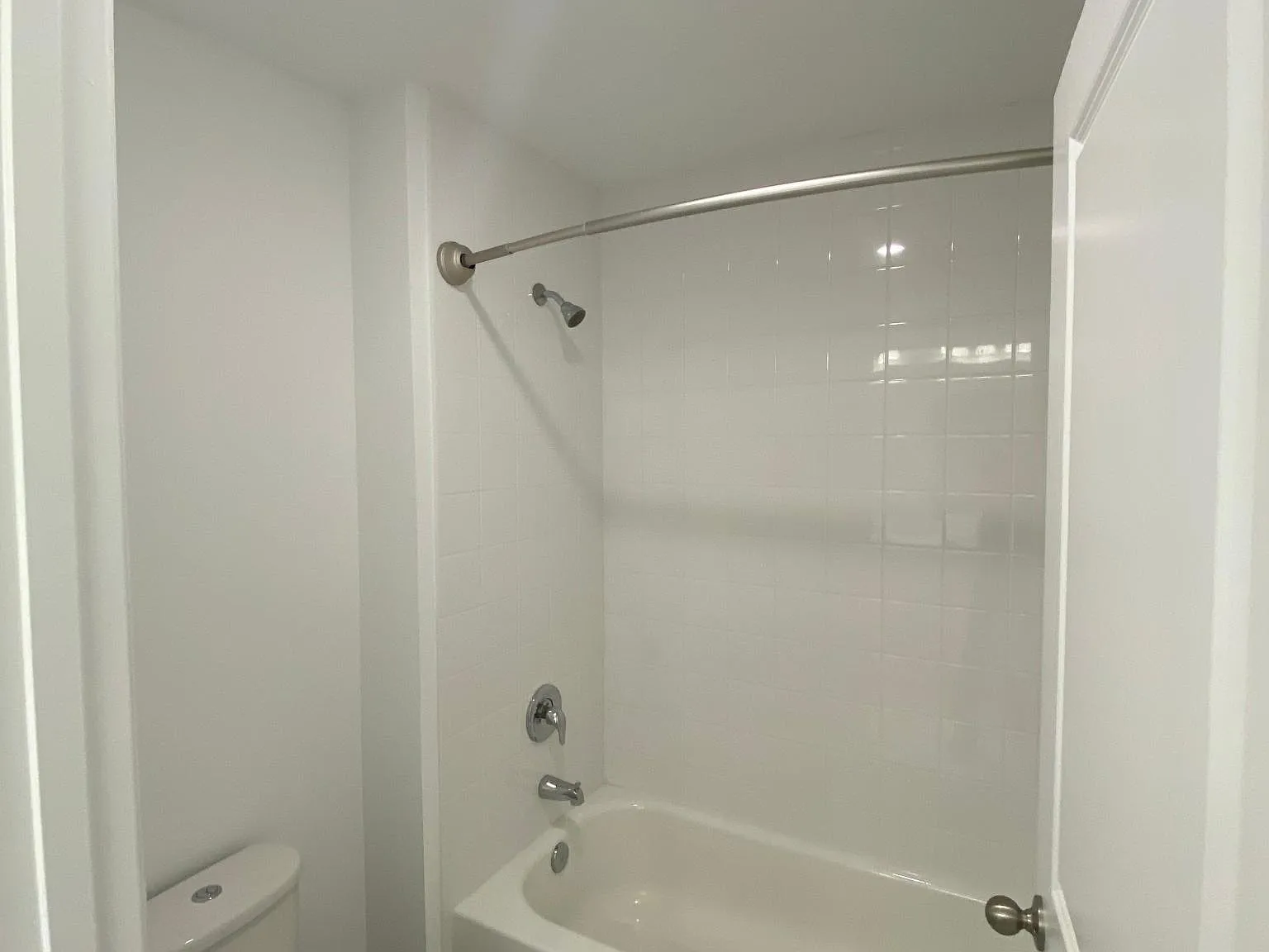 3 bed, 2.5 bath, 2117 sqft, $2,250 — Photo 3