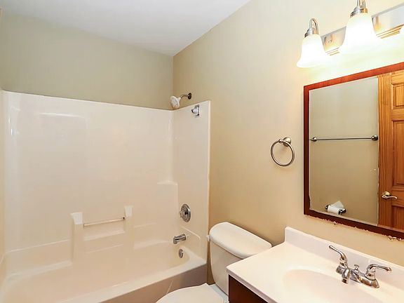 4th image of 383 N Elmwood Dr