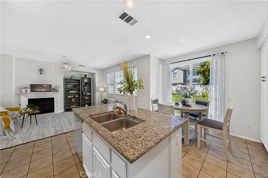3 bed, 2.5 bath, 2037 sqft, $3,350 — Photo 3