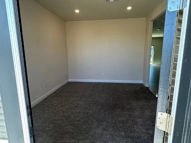 2494 Valdes Dr — Photo 7