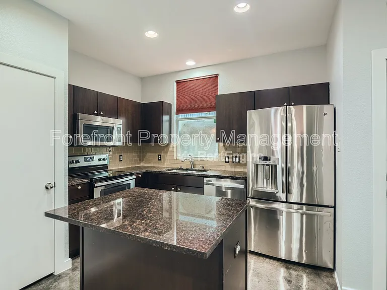 126 E Myrtle St — Photo 10