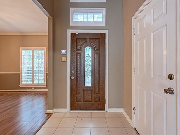 4th image of 819 N Wellsford Dr
