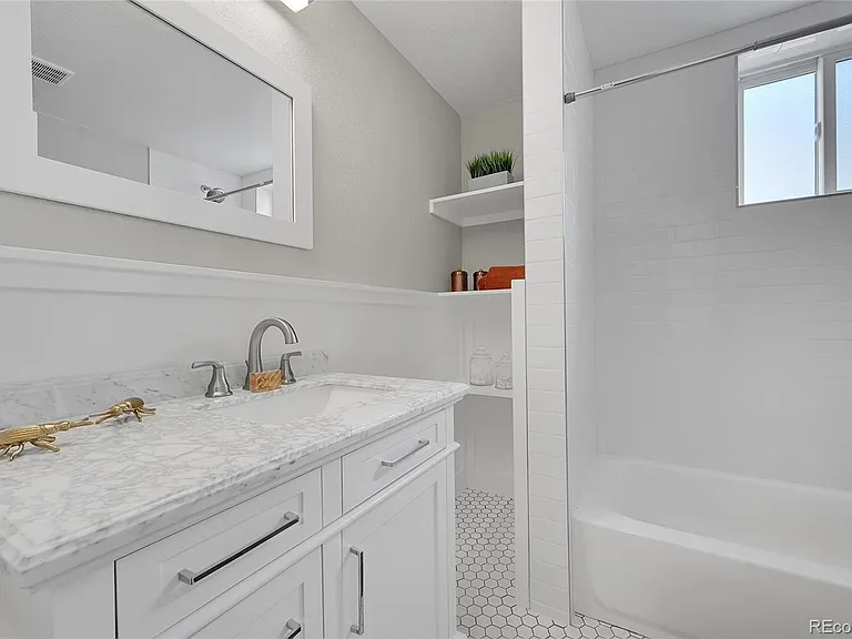 1578 N Meade St #A — Photo 16