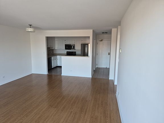 4th image of 711 S River Rd APT 704