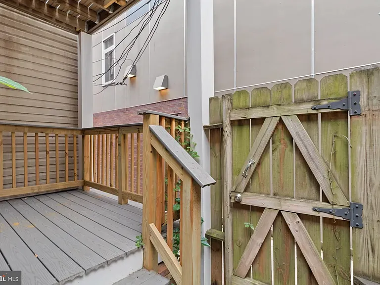 1122 William St — Photo 5