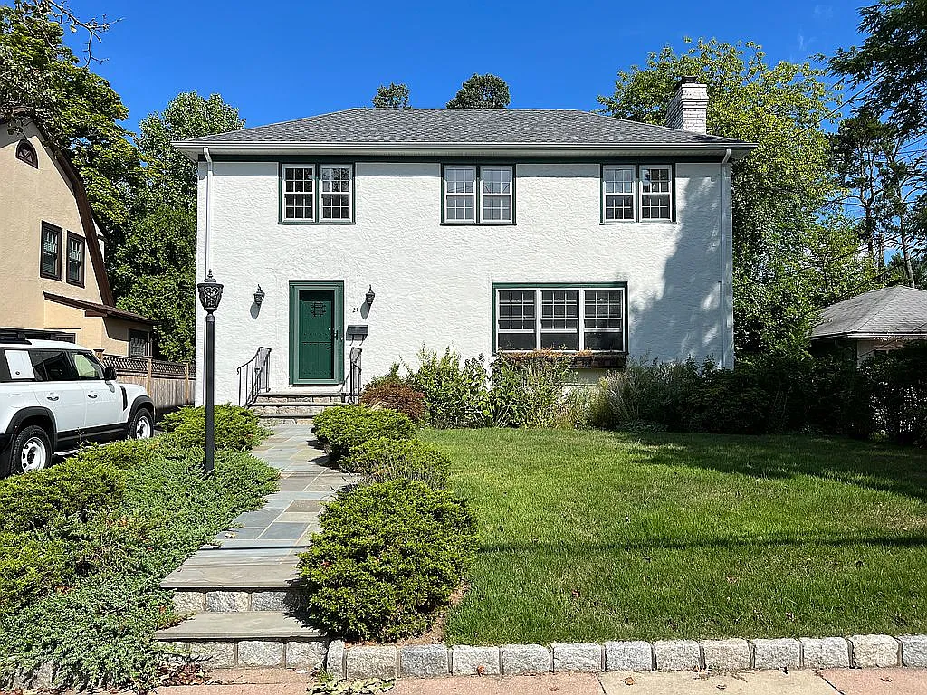 27 Sherman Ave photo 1