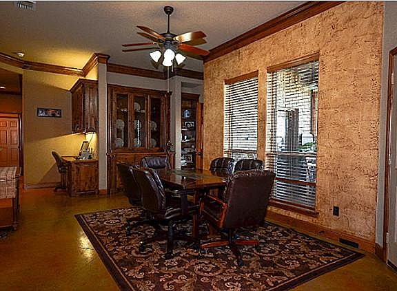 4th image of 211 Collins Ln