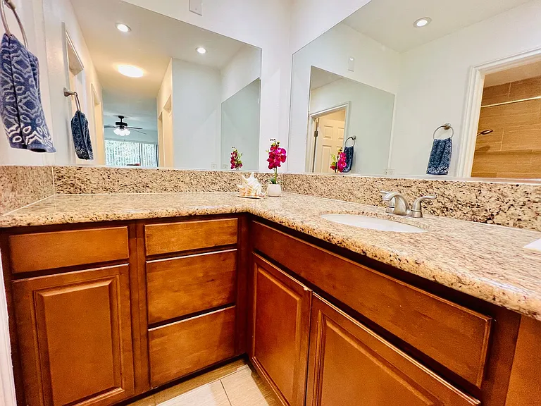 333 N Melrose Dr #F — Photo 19
