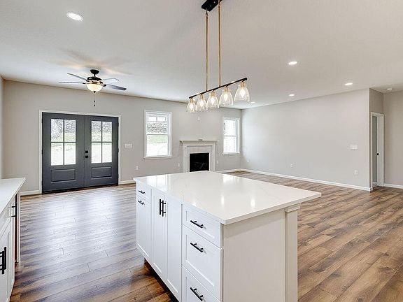 4th image of 301 Lakeview Heights Dr