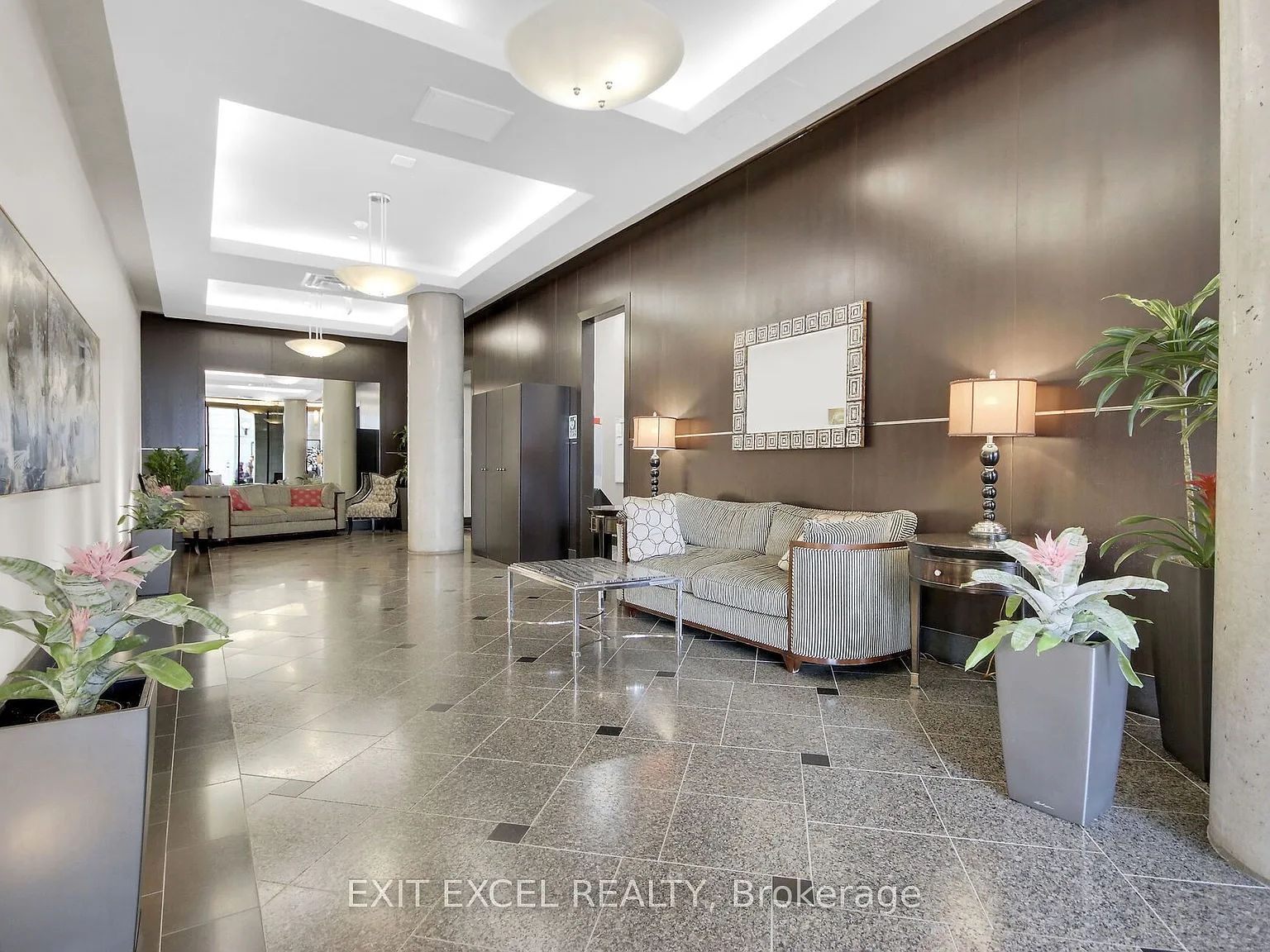 700 Sussex Condominium Residences — Photo 4
