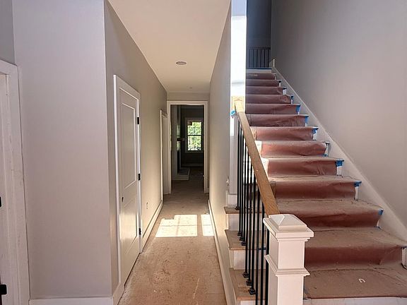 4th image of 8 Wingfield Dr