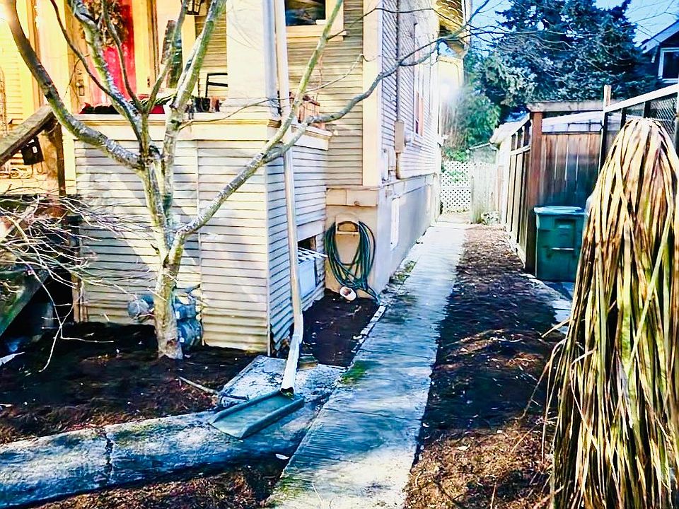 Side entrance to unit