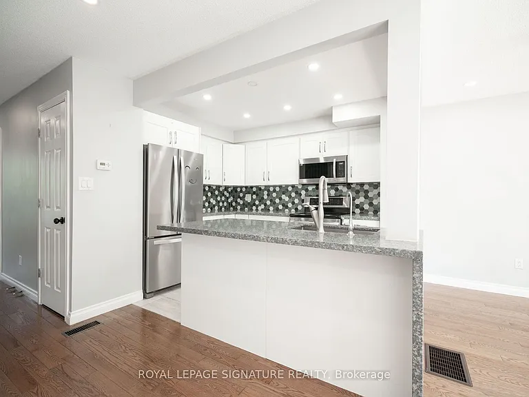 447 Ontario St N — Photo 16