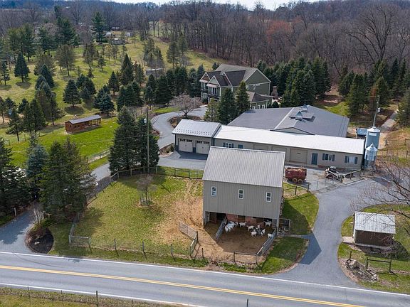 3rd image of 841 Stracks Dam Rd