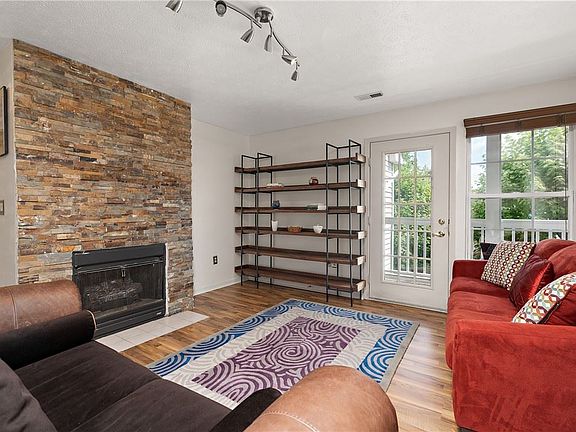 4th image of 2104 Lenox Dr