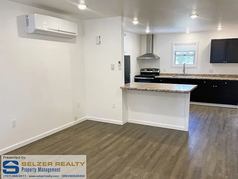 1420 Knob Hill Rd — Photo 3