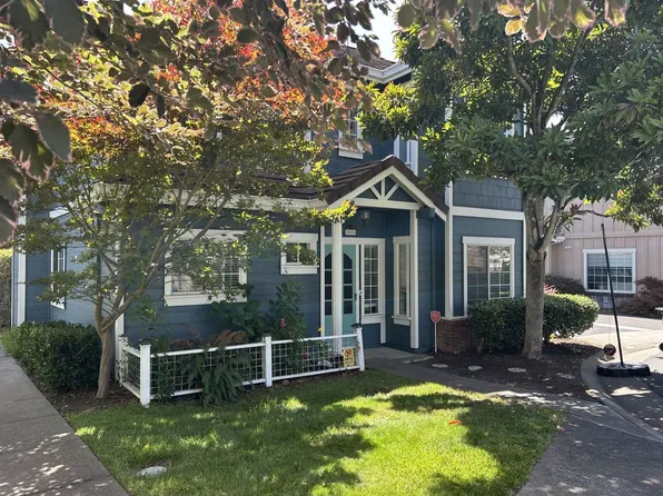 1911 Alpine Ct, Petaluma, CA 94954
