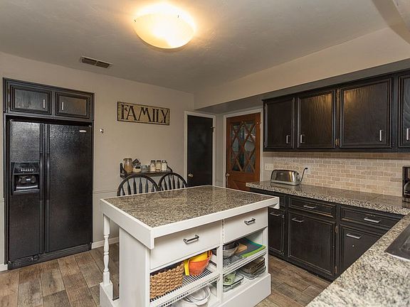 5th image of 526 Woodside Dr