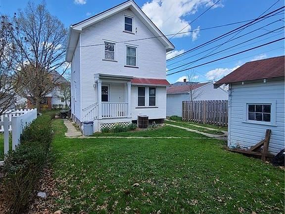 4th image of 14221 Cedarwood Ave