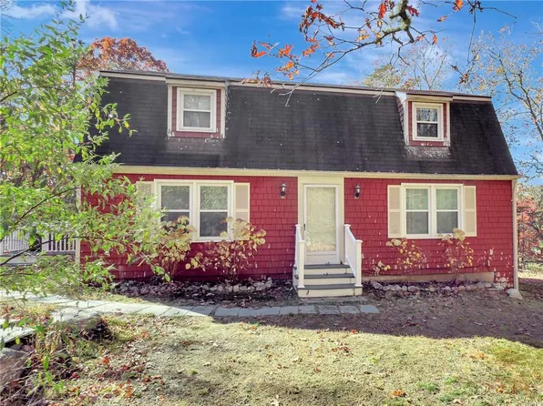 89 Narrow Ln, Charlestown, RI 02813