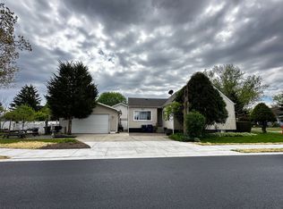 633 S Elmwood Ave, Waukegan, IL 60085