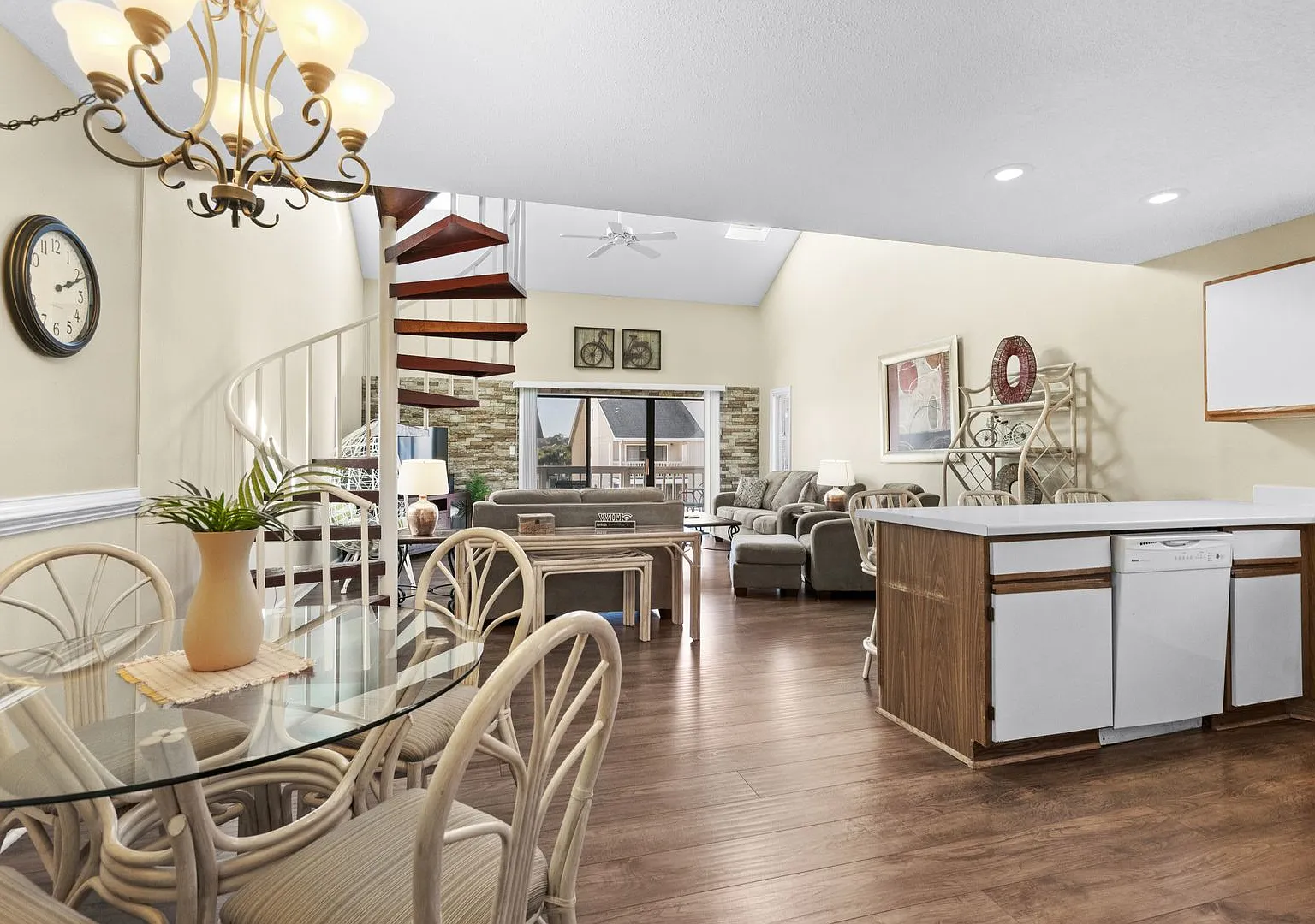 Fully Furnished 2BR/2BA End-Unit Condo | Pool | Flexible Lease Terms — Photo 2