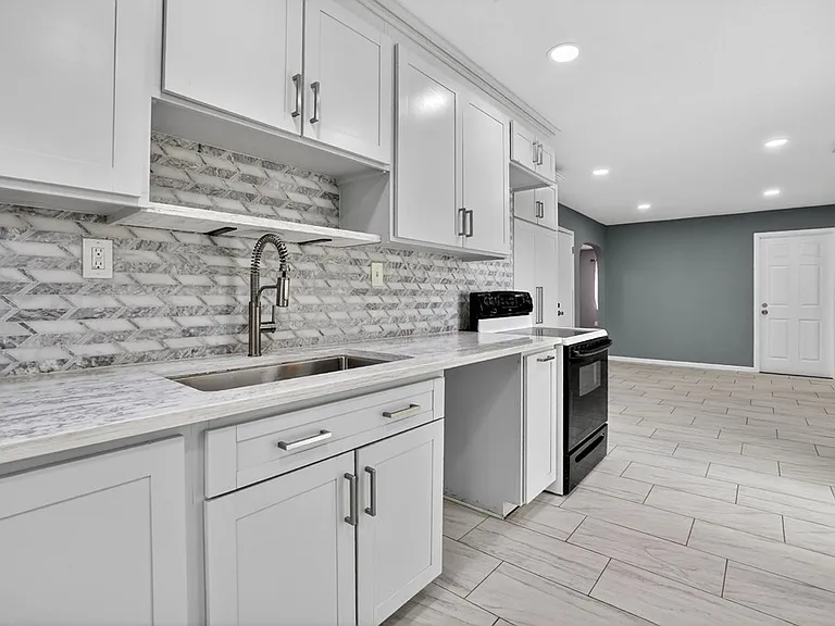 4427 Leddy Dr — Photo 14