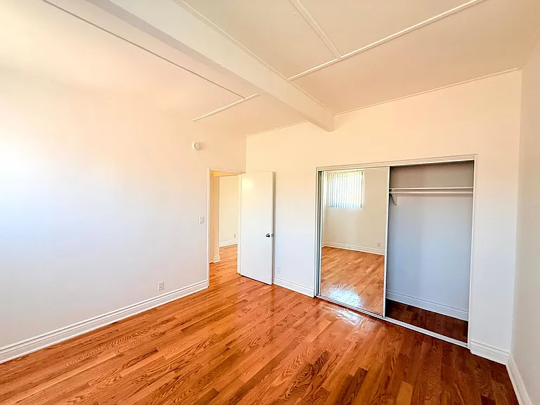 1376 N. Serrano Avenue — Photo 39