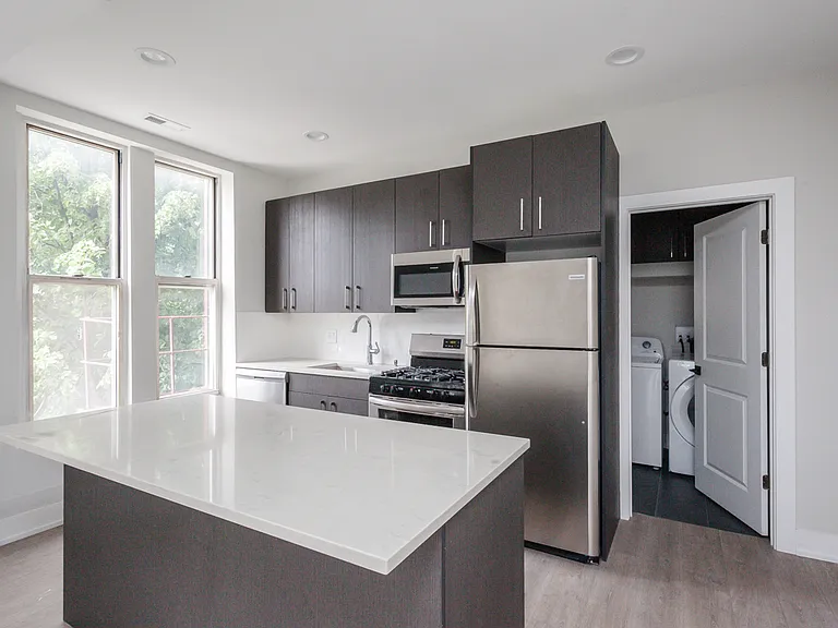 818 W 18th St #O4F — Photo 1