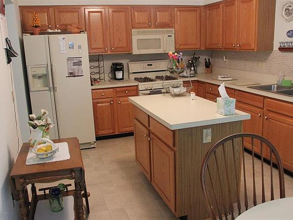 3rd image of 3901 Galloping Hill Ln