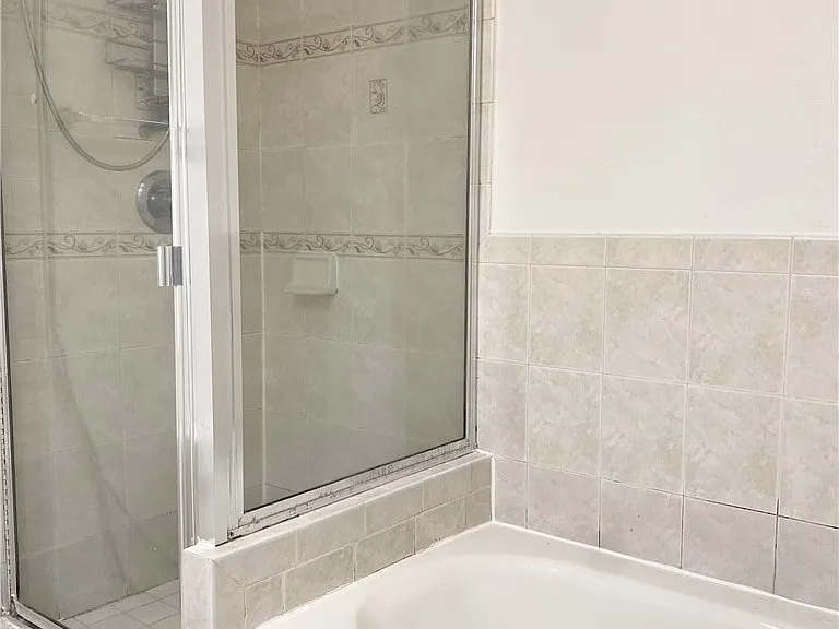 532 N Mariposa Ave #104 — Photo 16