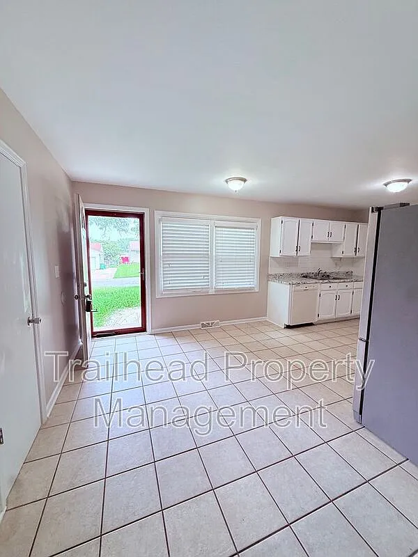 4 bed, 2.0 bath, 1107 sqft, $2,199 — Photo 3