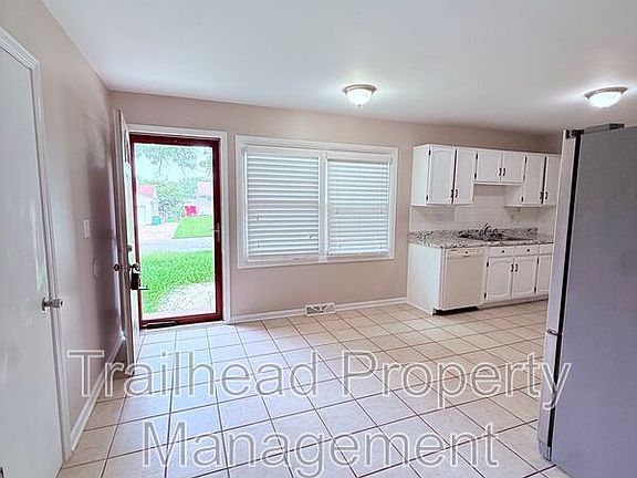 2nd image of 208 SW McClendon Dr