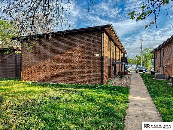 4th image of 4210 Huntington Ave