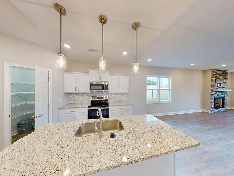 525 Herman Dr — Photo 4