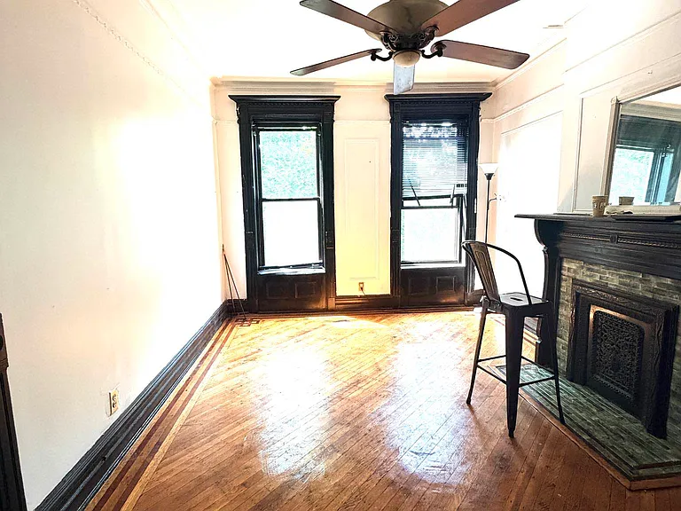 562 Macon St #4 — Photo 1
