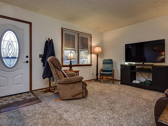 4th image of 214 S Pinewood Ave
