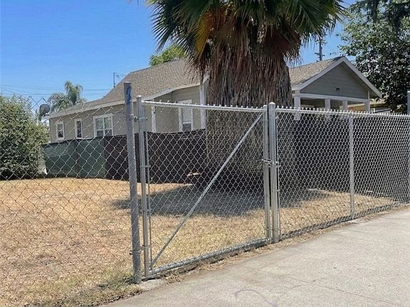4th image of 348 N Palomares St #35
