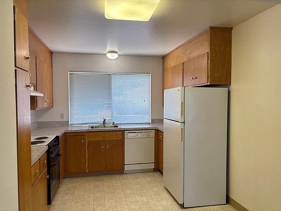 5th image of 364 Malcolm Ave APT 8