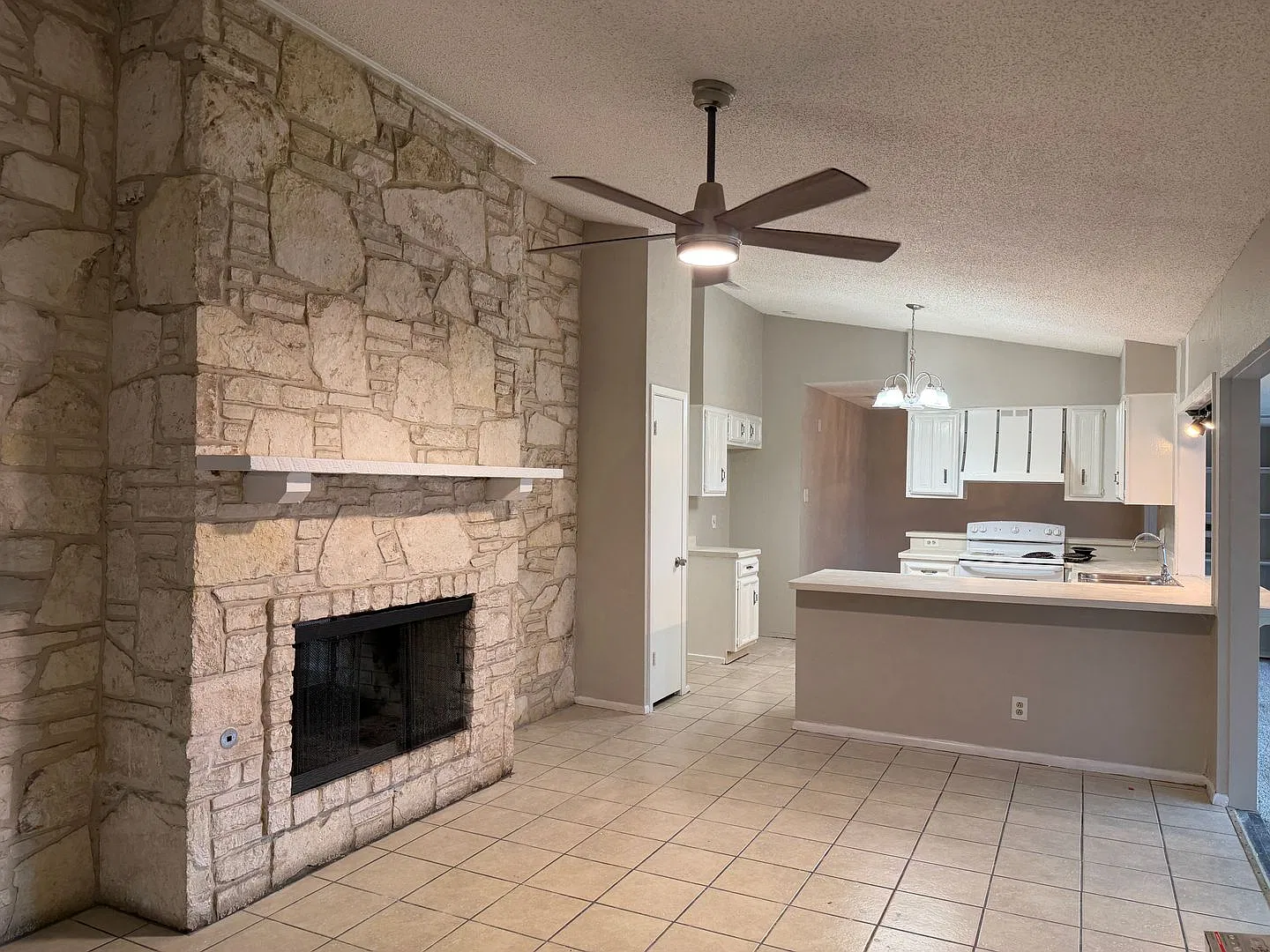Beautifully Renovated 4 Bedroom — Photo 1