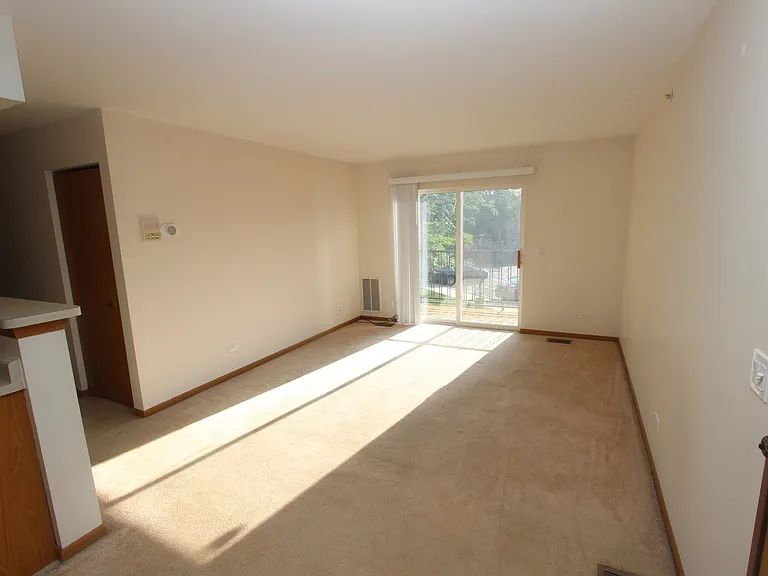 727 Elm Ln #206 — Photo 2