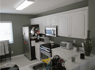 624 NW 208th Dr, Pembroke Pines, FL 33029