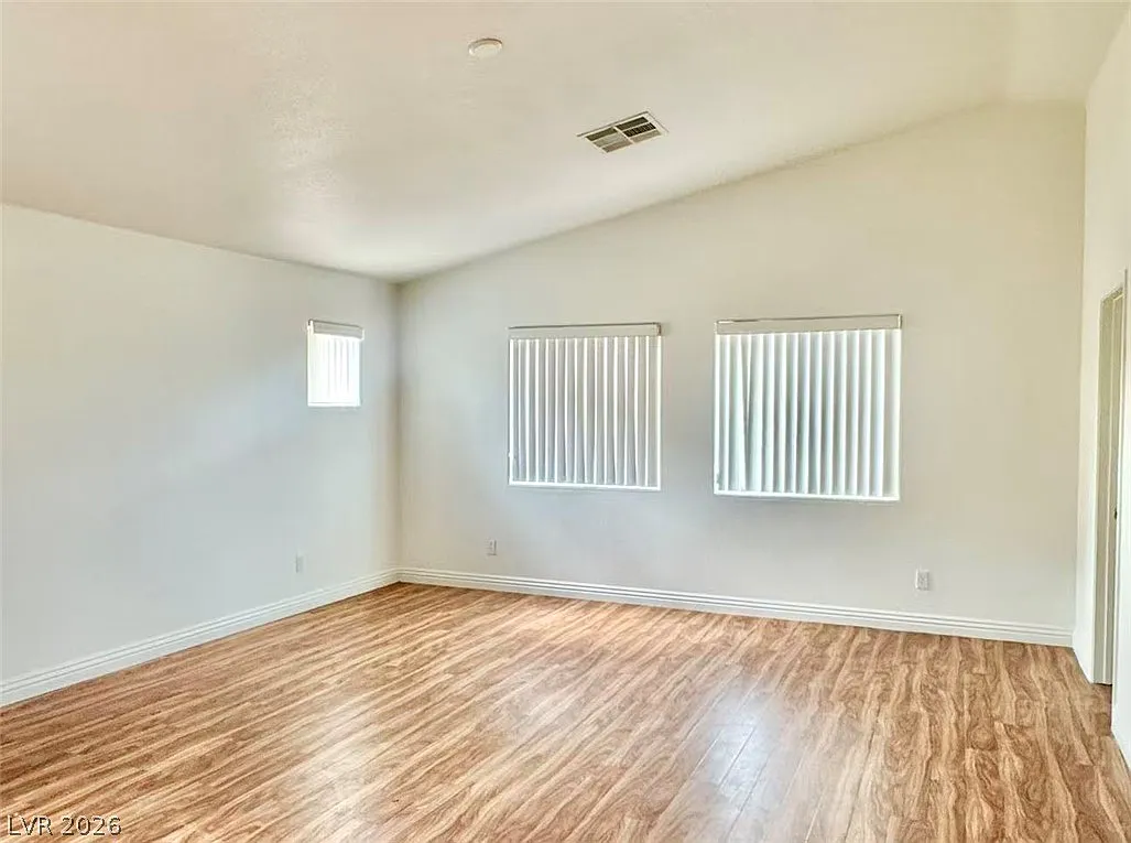4 bed, 2.5 bath, 2533 sqft, $2,500 — Photo 4