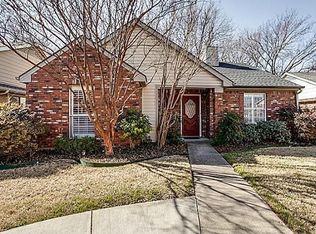 8226 Old Moss Rd, Dallas, TX 75231